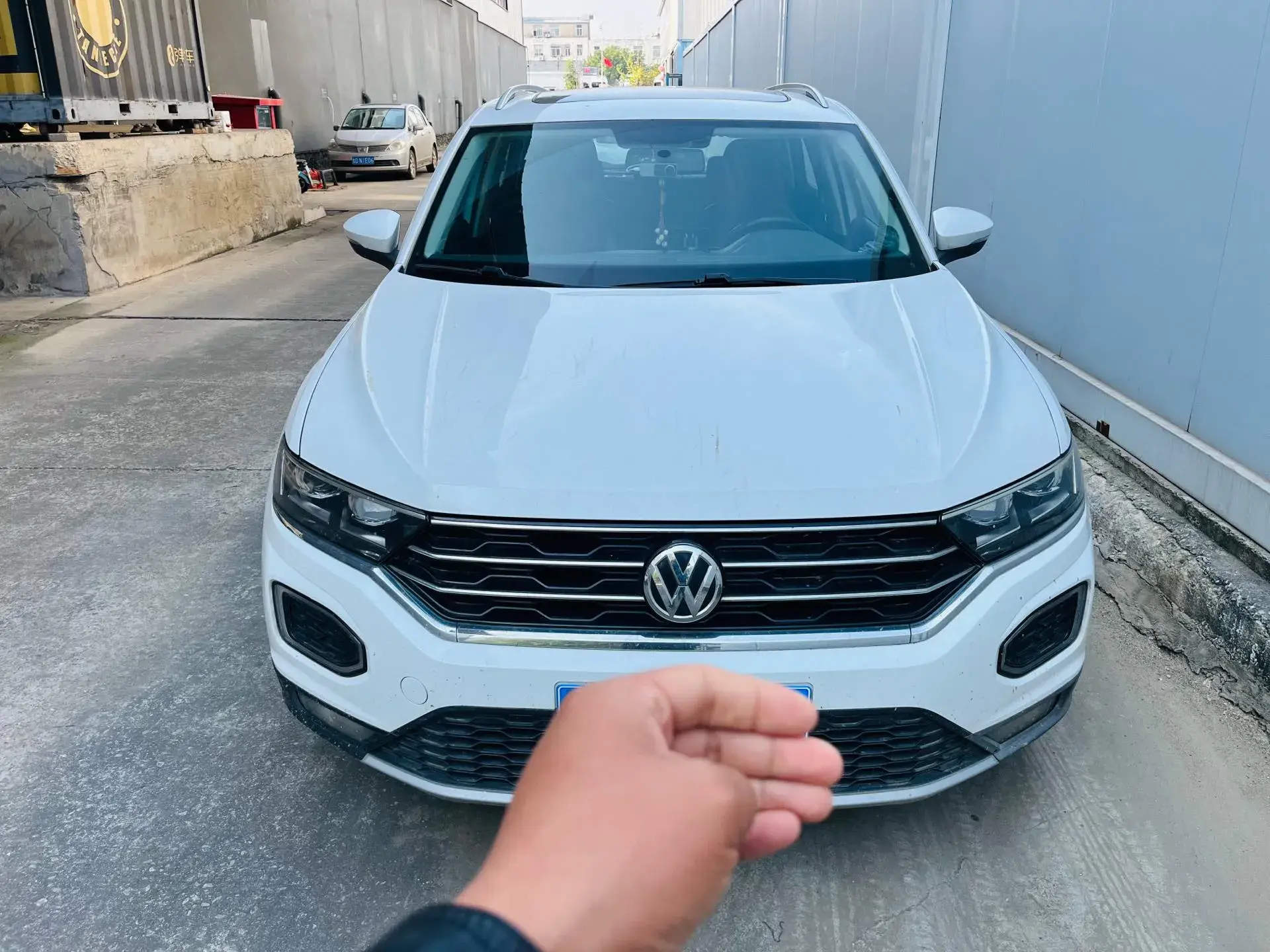 2019 VOLKSWAGEN T-ROC thumbnail 2