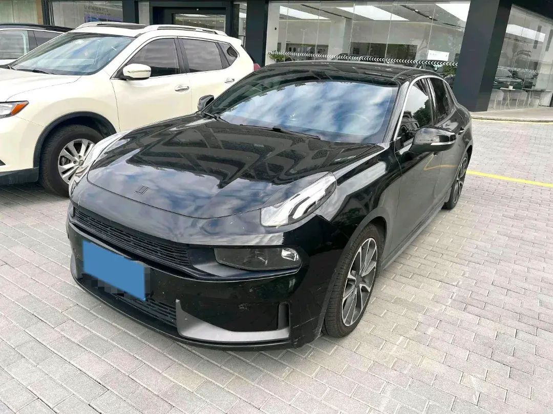 2019 LYNK&CO 03 view 1