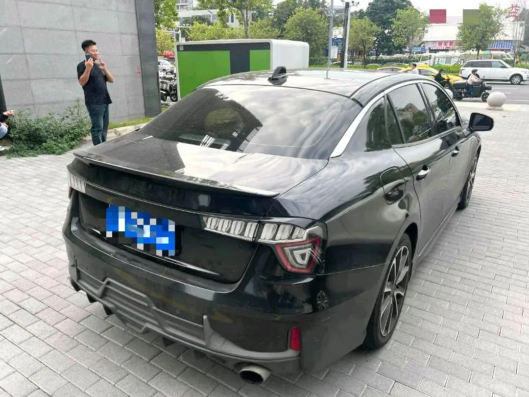 2019 LYNK&CO 03 thumbnail 2