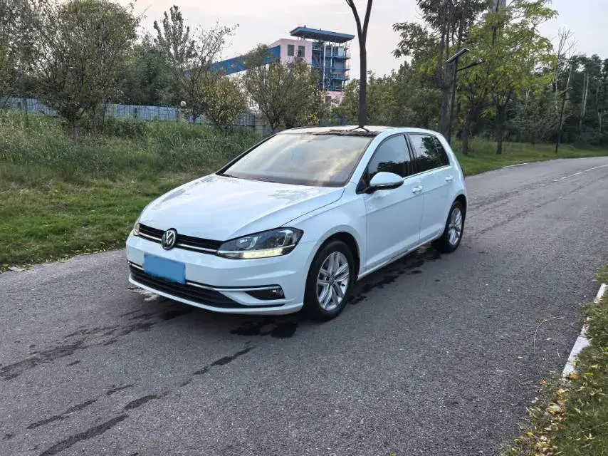 2018 VOLKSWAGEN GOLF view 1