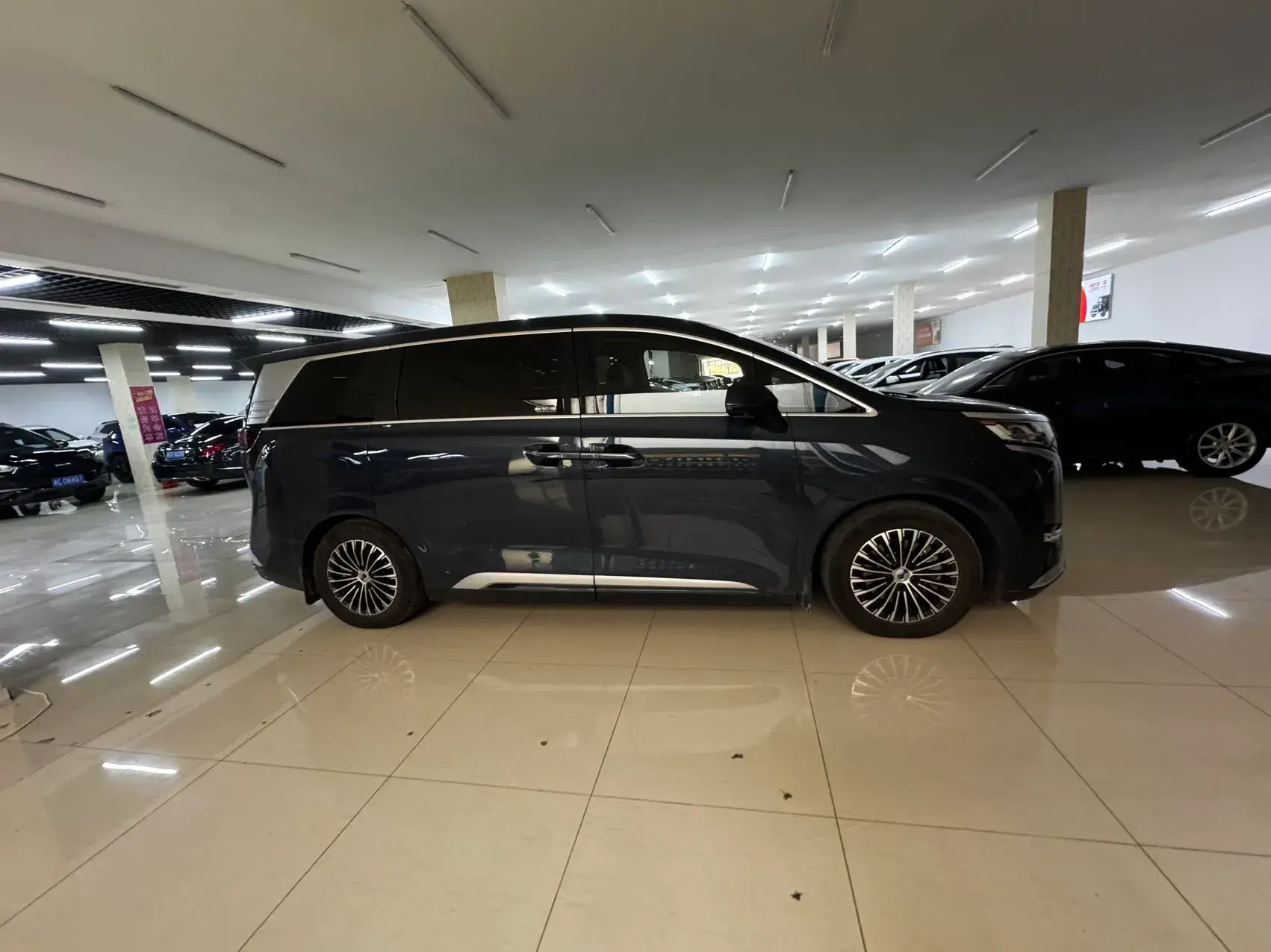 2022 DENZA D9 thumbnail 3