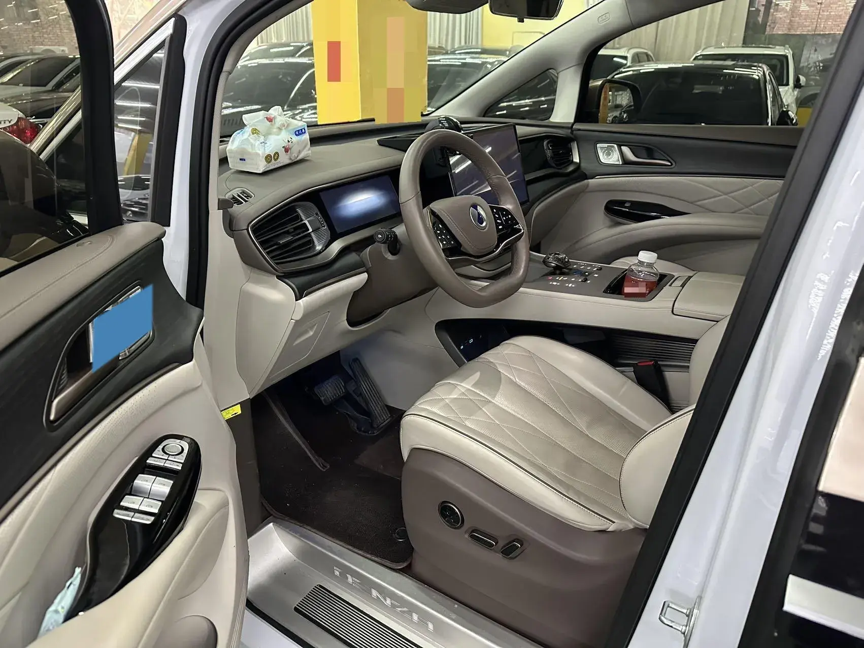 2022 DENZA D9 thumbnail 3