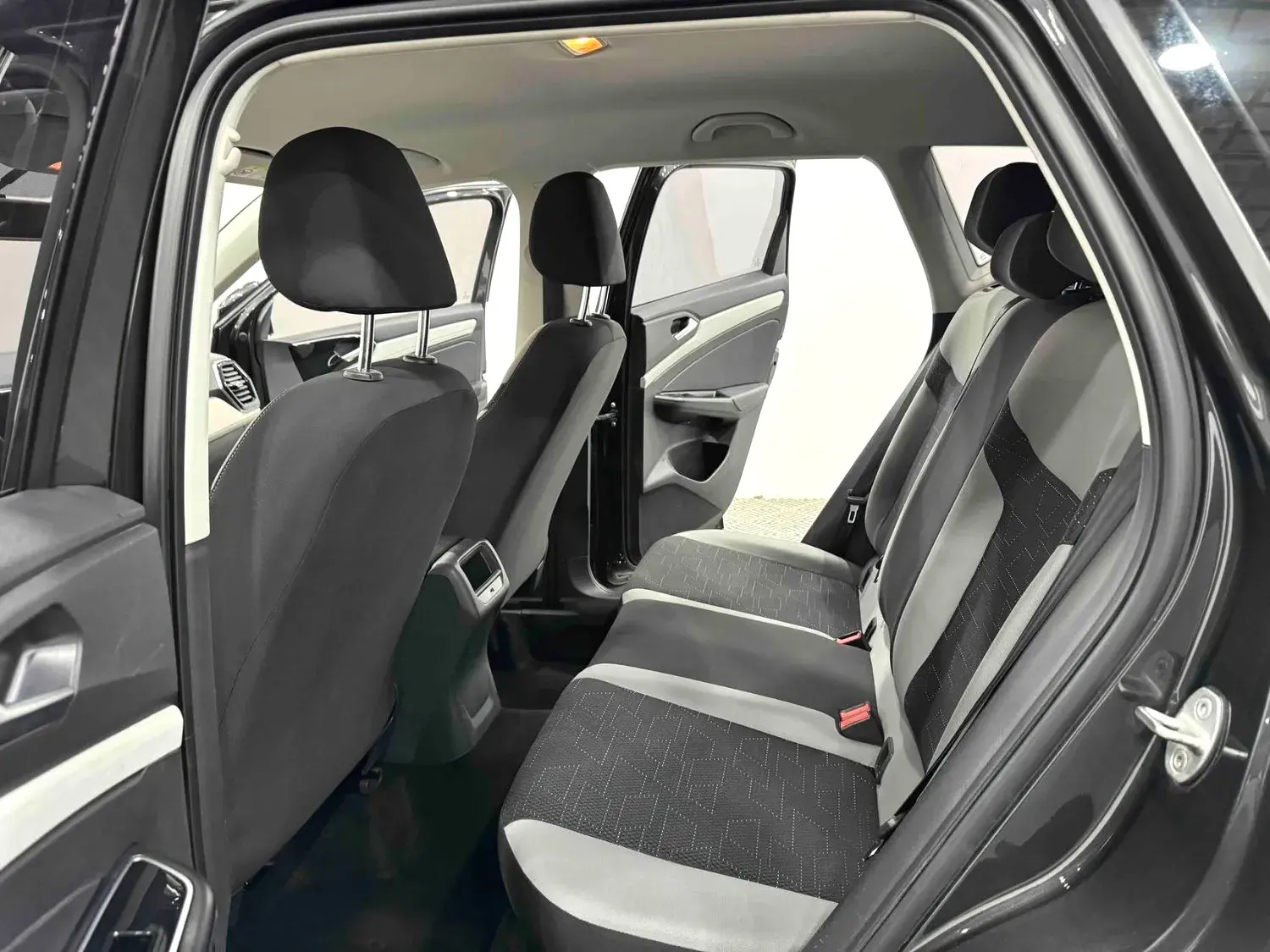 2022 JETTA VS5 thumbnail 4