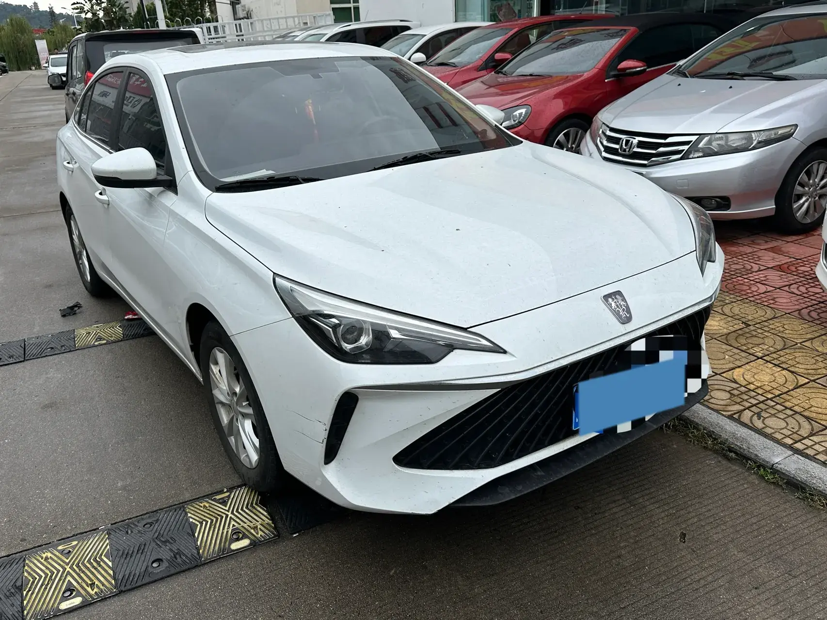 2023 ROEWE I5 thumbnail 3