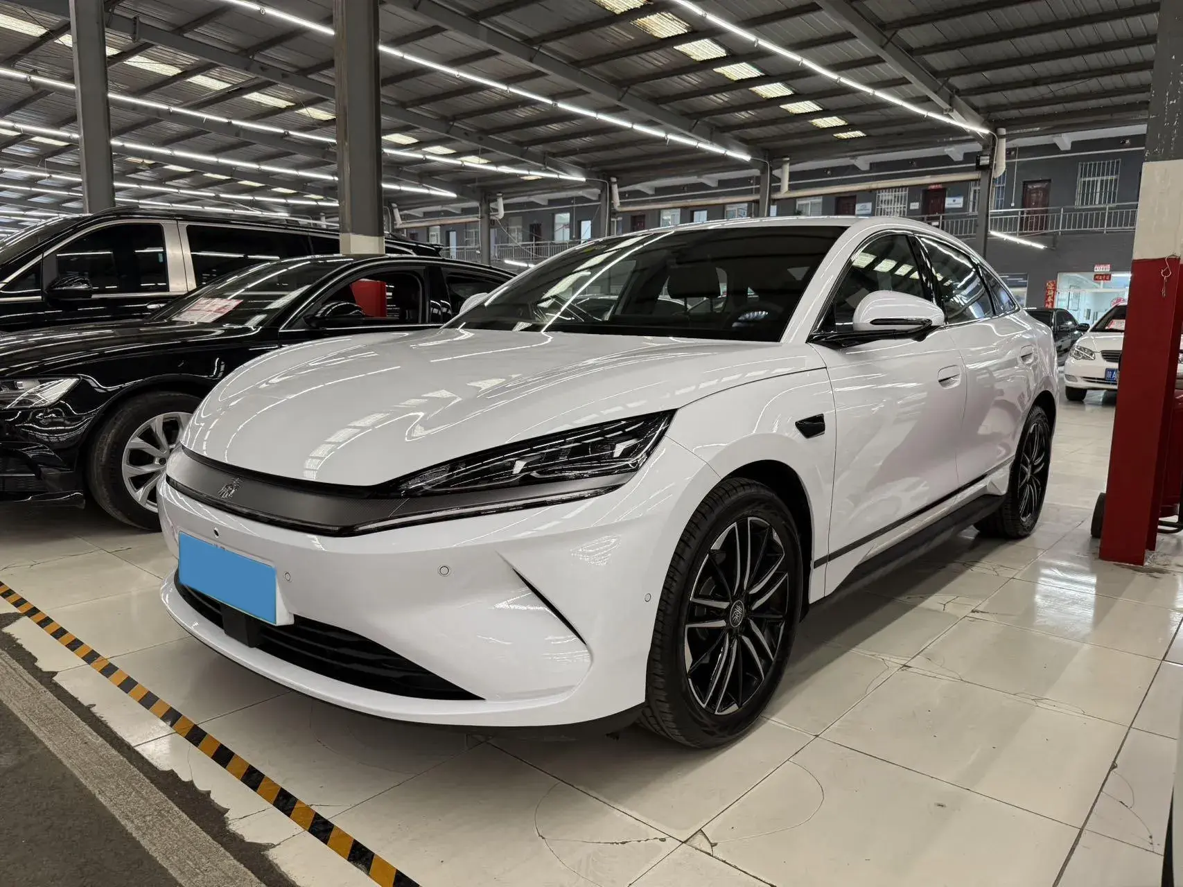 2025 BYD QINL view 1