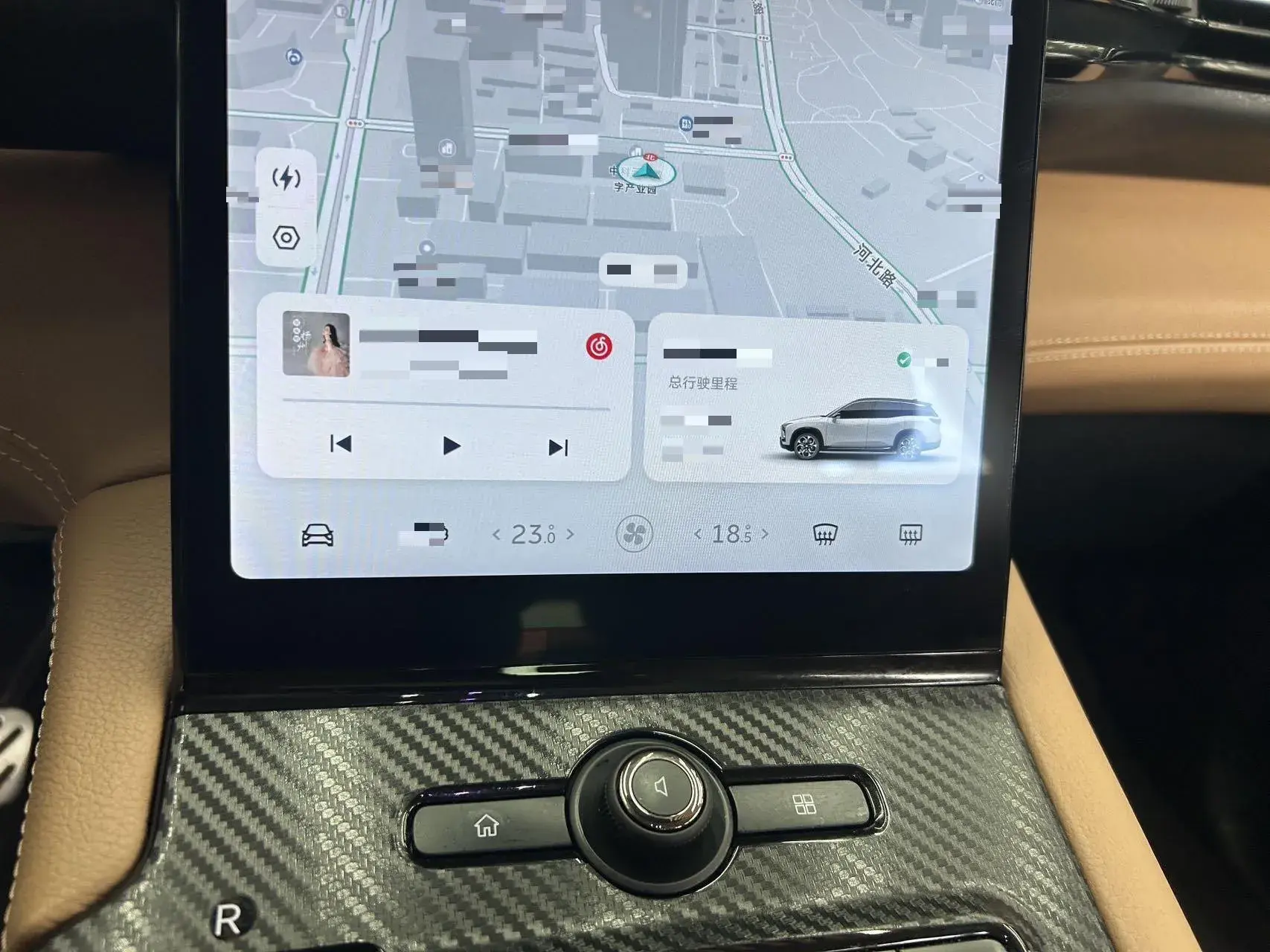 2018 NIO ES8 thumbnail 4