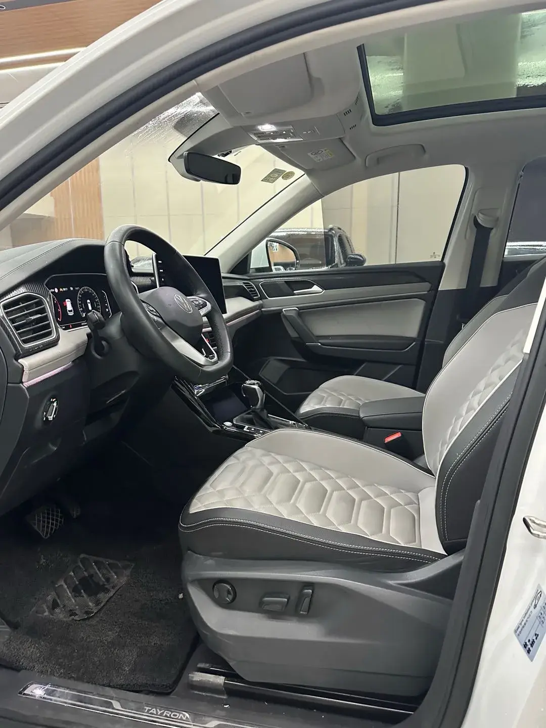 2023 VOLKSWAGEN TAYRON thumbnail 2