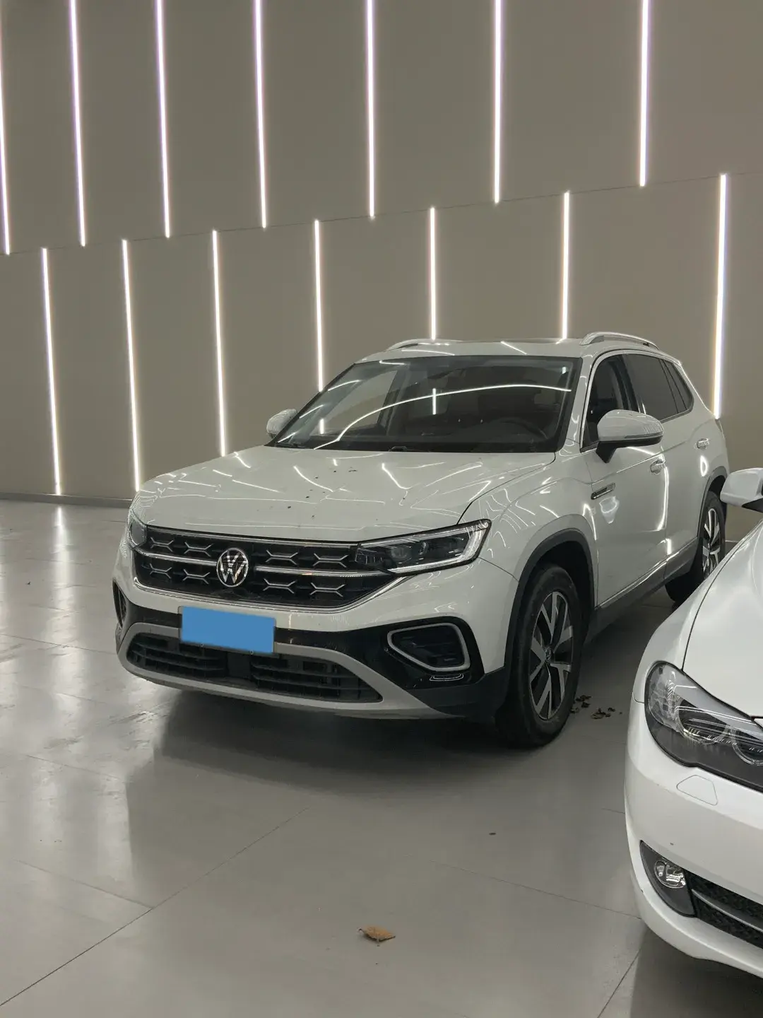 2023 VOLKSWAGEN TAYRON view 1