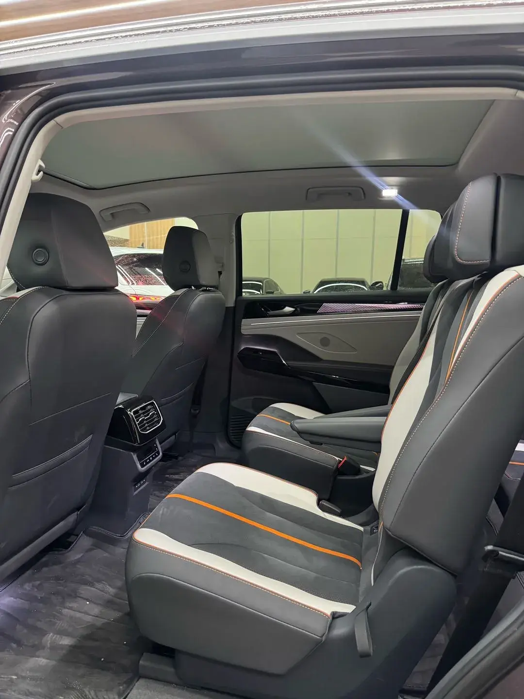 2022 VOLKSWAGEN ID.6 thumbnail 4