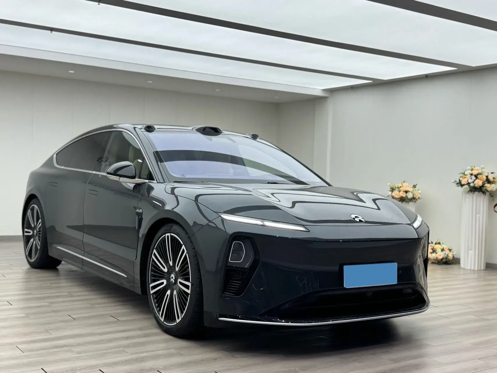 2025 NIO ET9 thumbnail 4