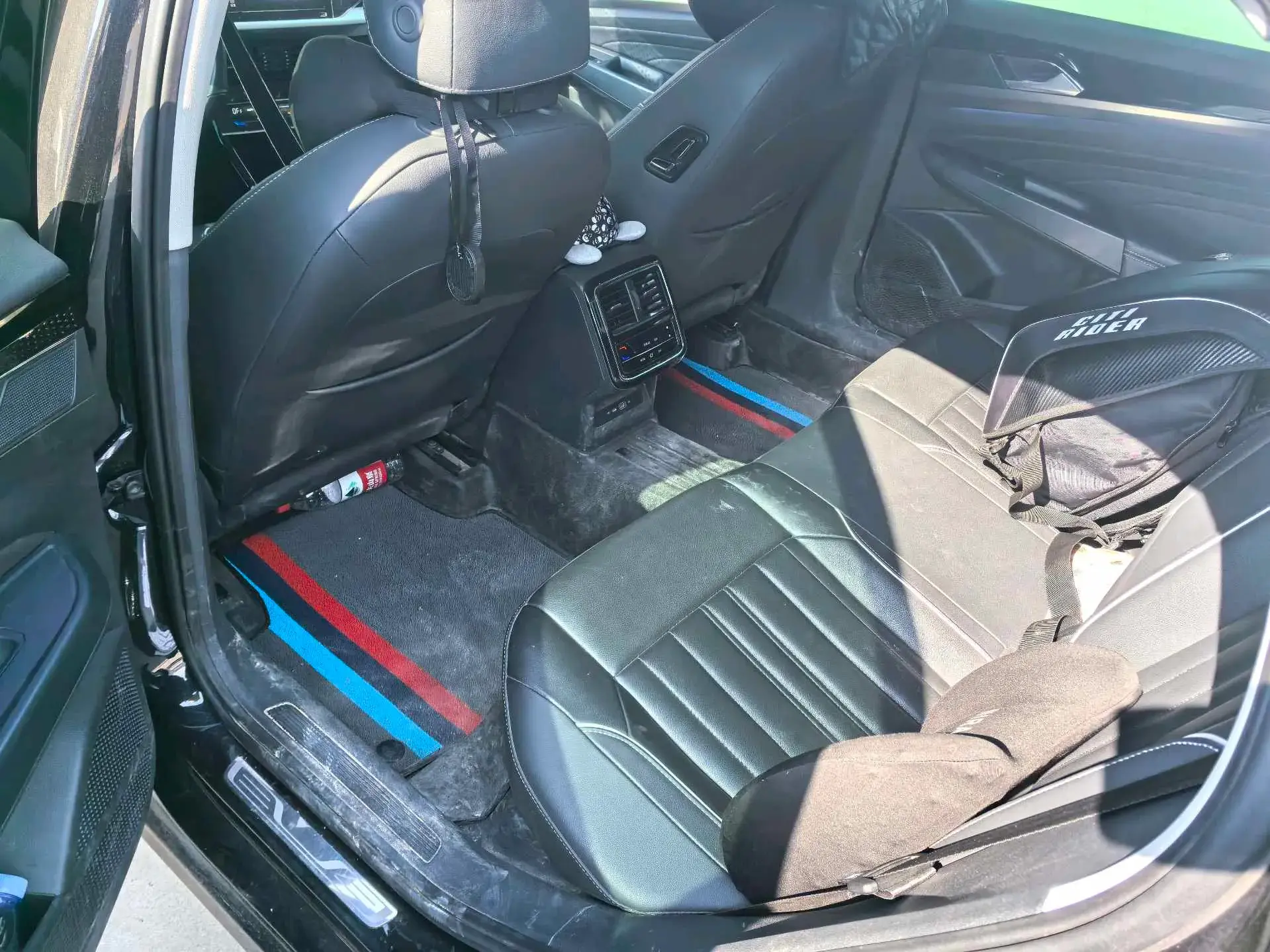 2023 VOLKSWAGEN PASSAT thumbnail 4