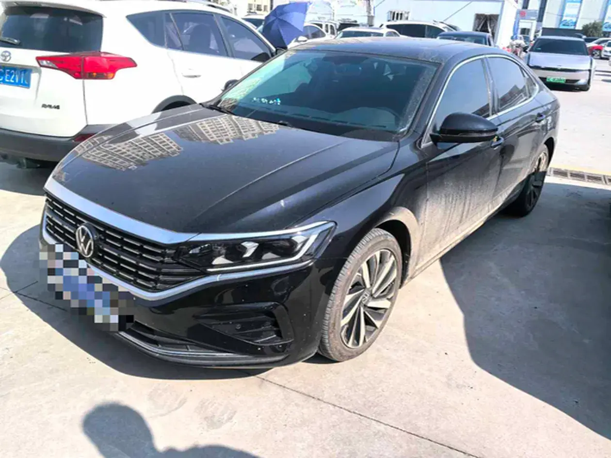 2023 VOLKSWAGEN PASSAT view 1