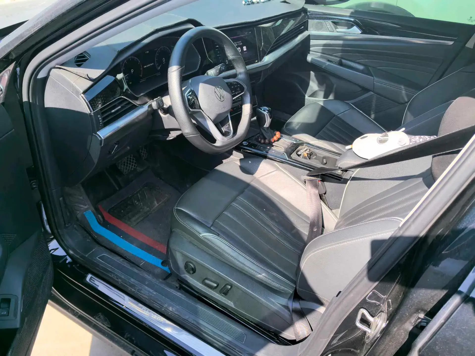 2023 VOLKSWAGEN PASSAT thumbnail 3