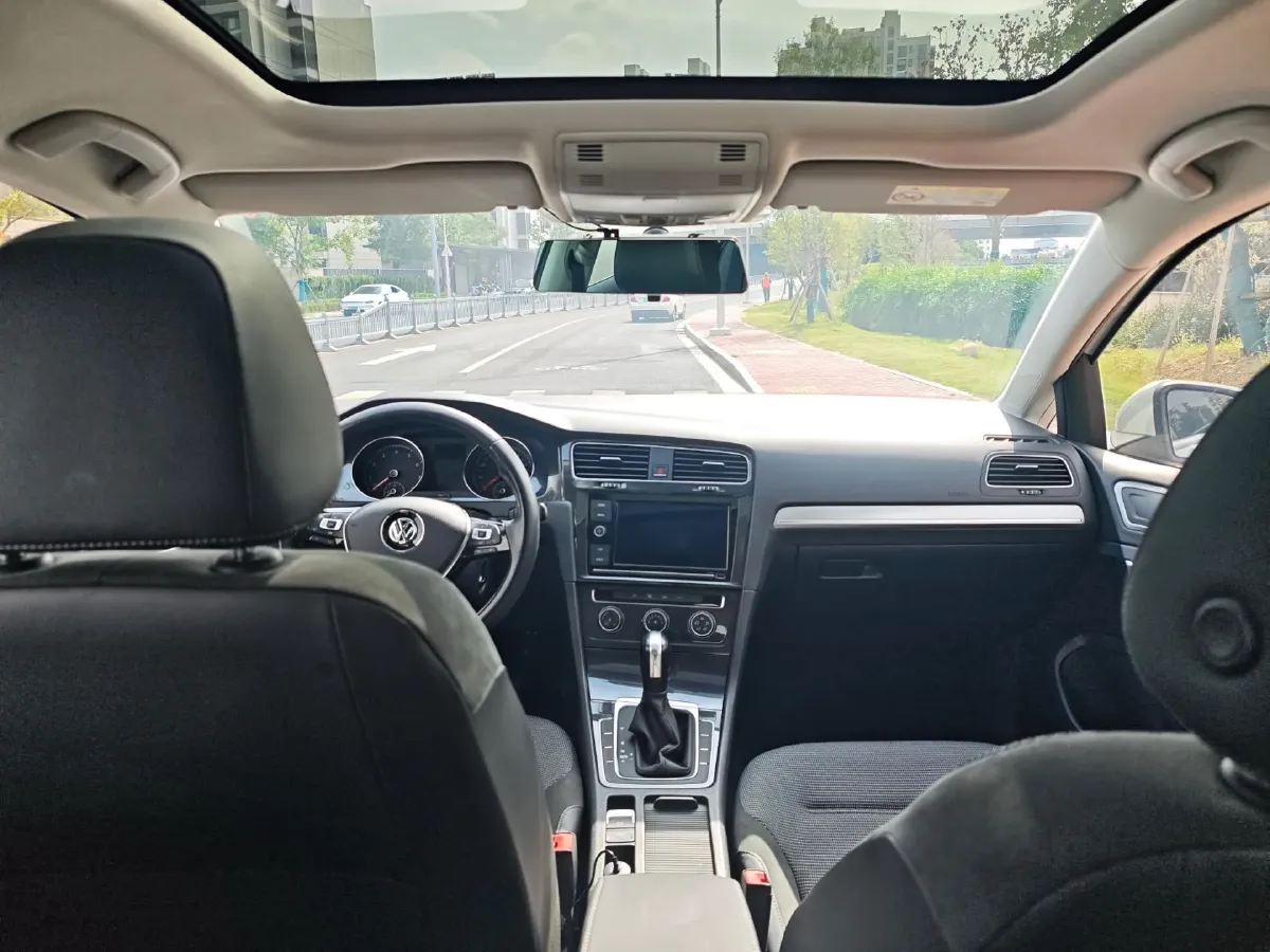 2019 Volkswagen Golf 1.6L 110HP L4 6AT,autocango,china used car exporter,china ev exporter,chinese used car exporter,chinese used ev exporter