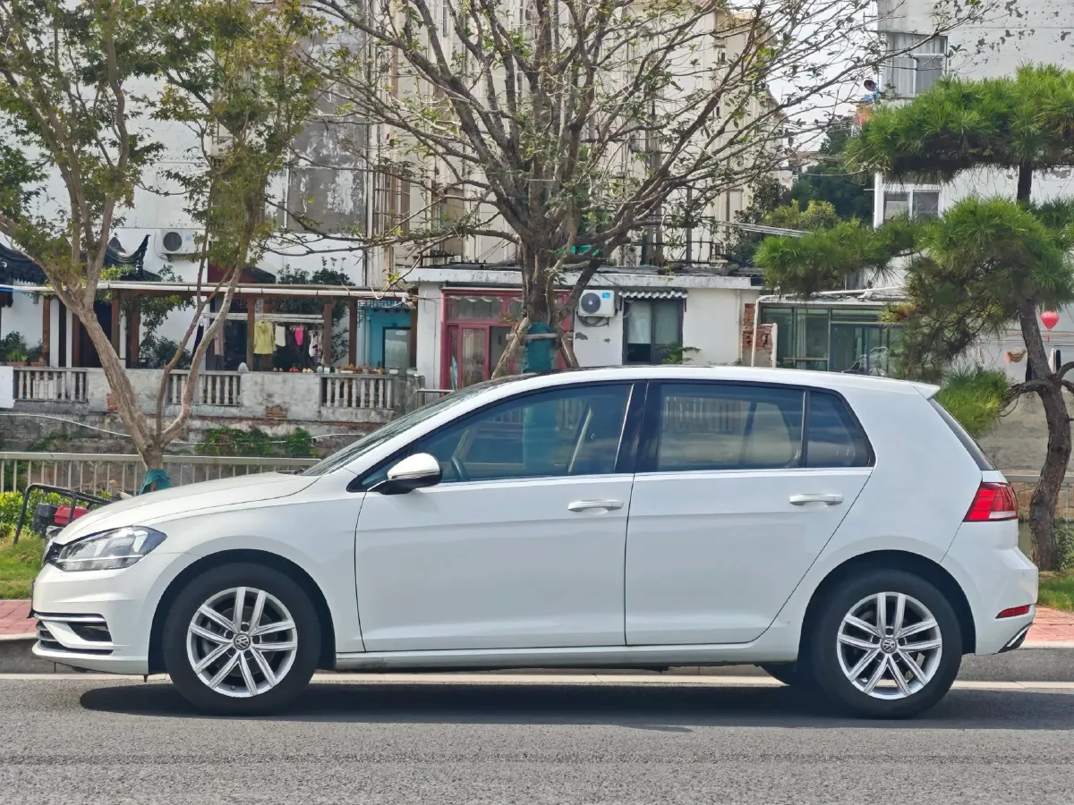 2019 Volkswagen Golf 1.6L 110HP L4 6AT,autocango,china used car exporter,china ev exporter,chinese used car exporter,chinese used ev exporter