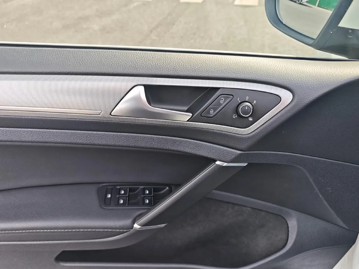 2019 Volkswagen Golf 1.6L 110HP L4 6AT,autocango,china used car exporter,china ev exporter,chinese used car exporter,chinese used ev exporter