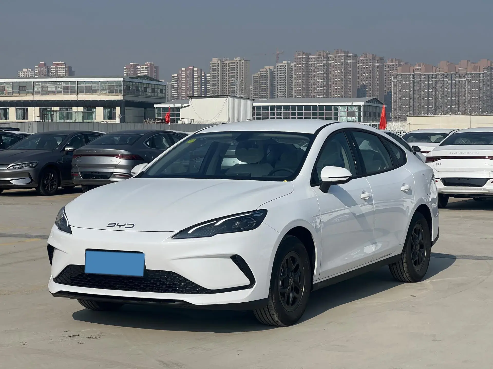 2025 BYD SEAL05 view 1