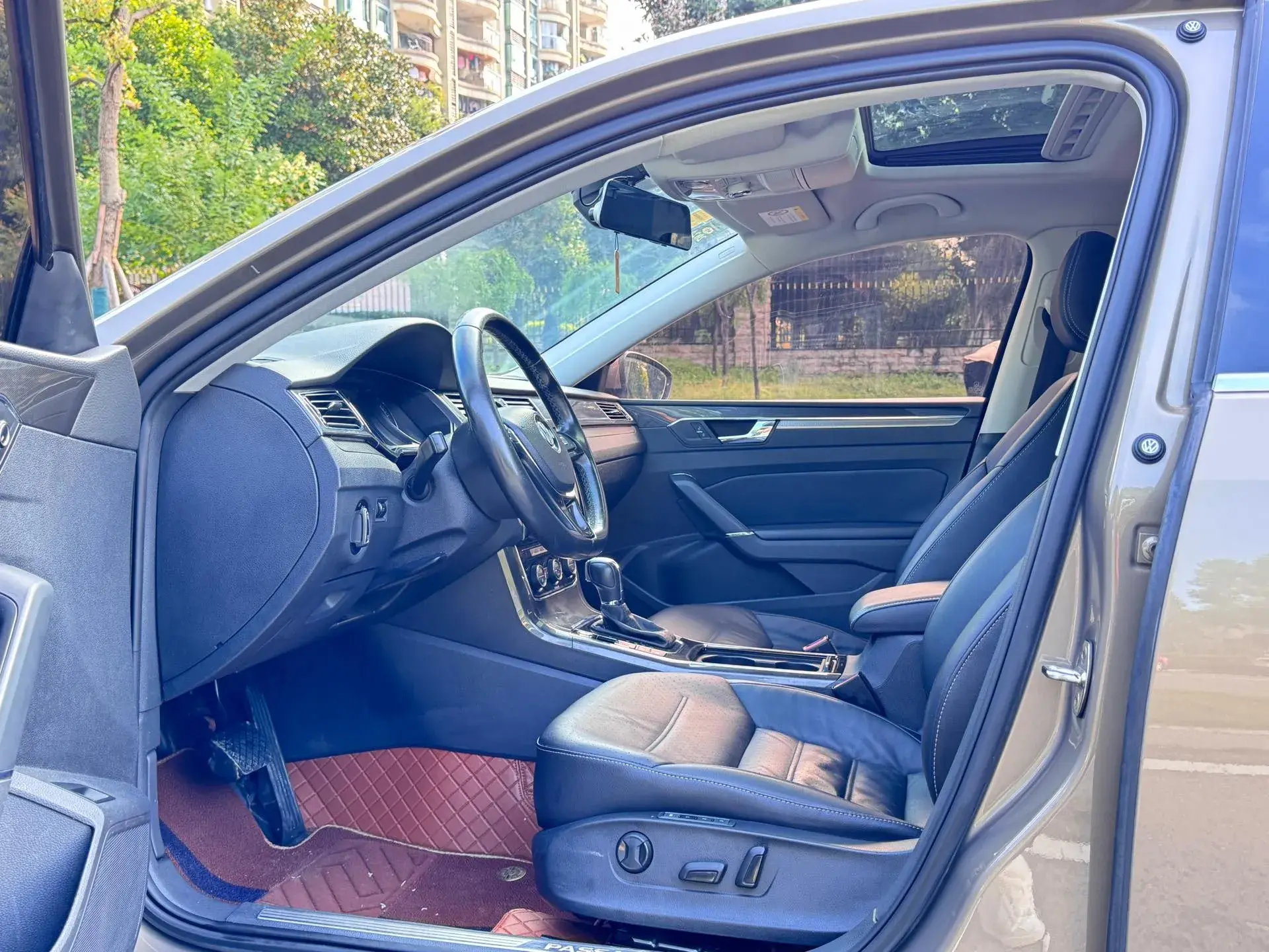 2017 VOLKSWAGEN PASSAT thumbnail 4