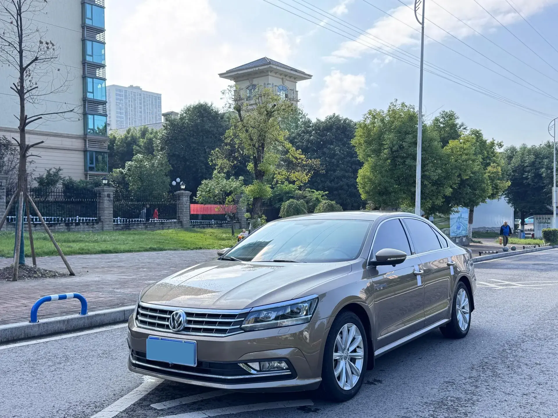 2017 VOLKSWAGEN PASSAT view 1