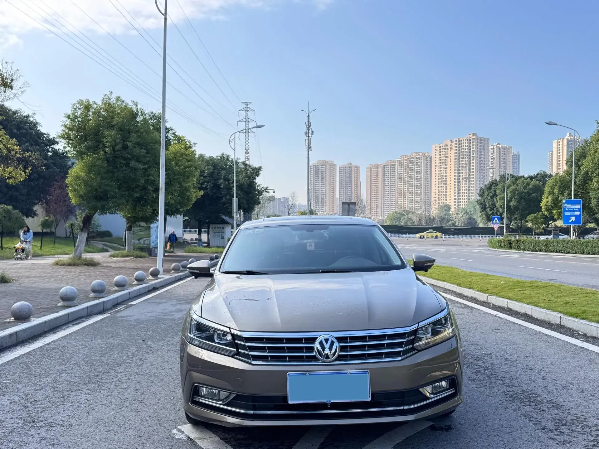 2017 VOLKSWAGEN PASSAT thumbnail 2