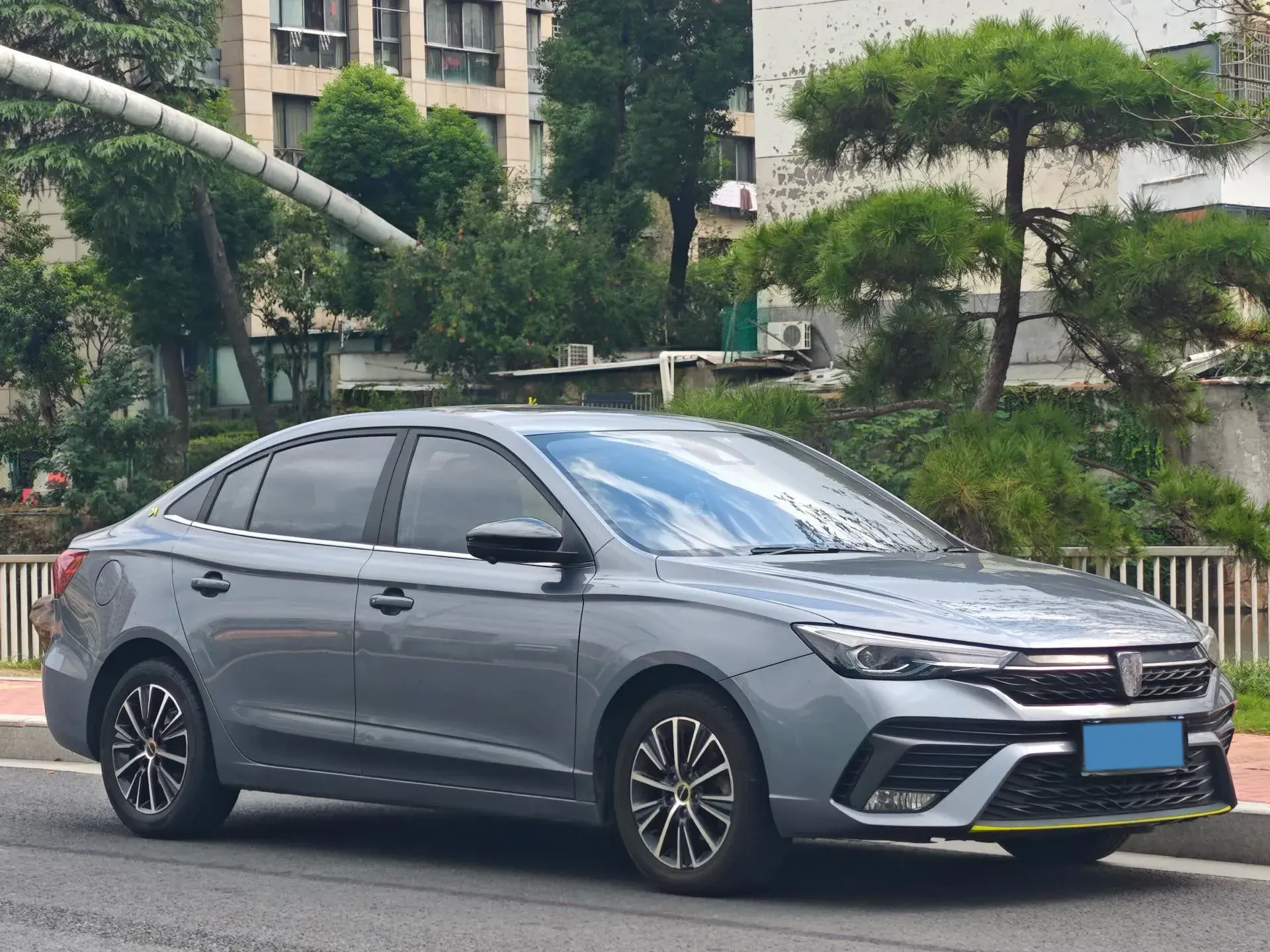 2021 ROEWE I5 thumbnail 3