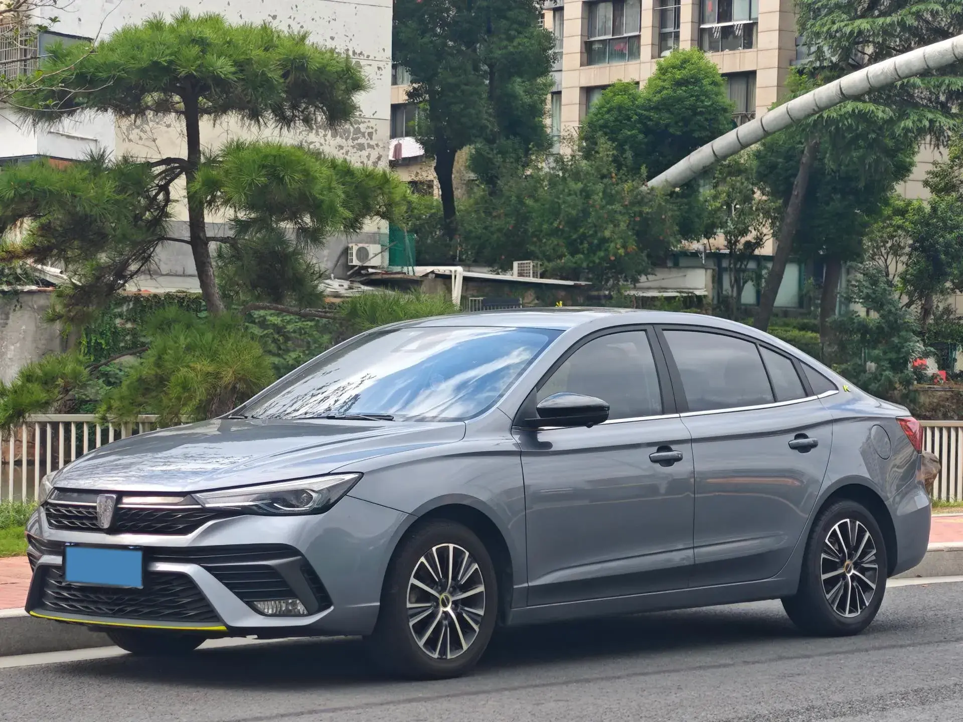 2021 ROEWE I5 view 1