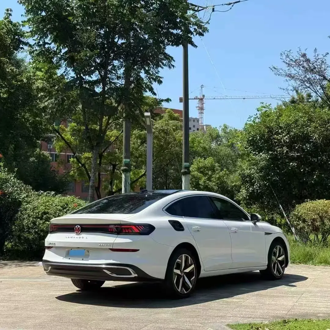 2023 VOLKSWAGEN LAMANDO thumbnail 2