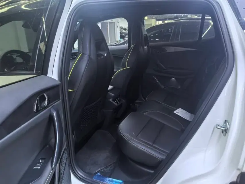 2023 LYNK&CO 06 thumbnail 4