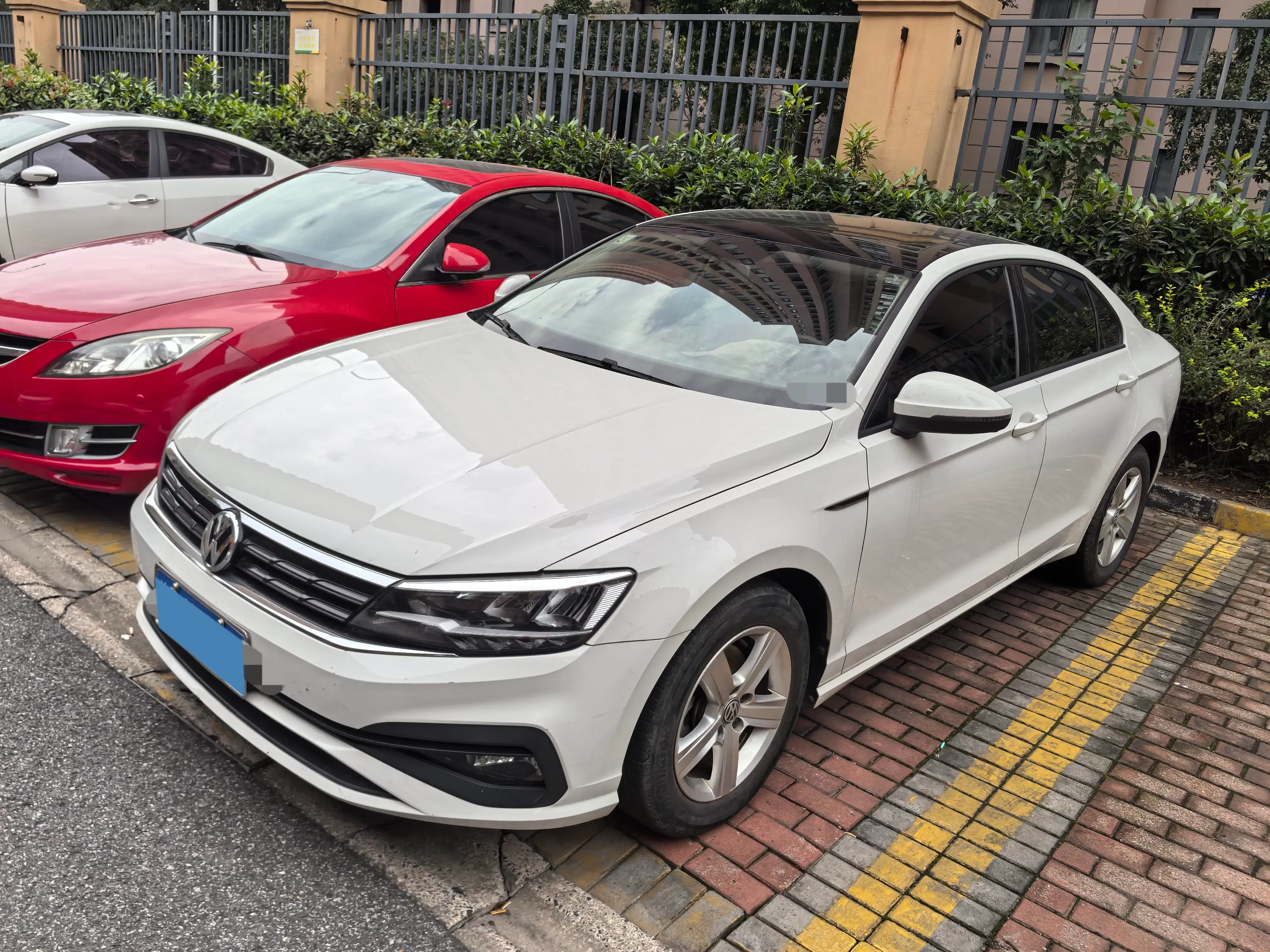 2021 VOLKSWAGEN LAMANDO view 1