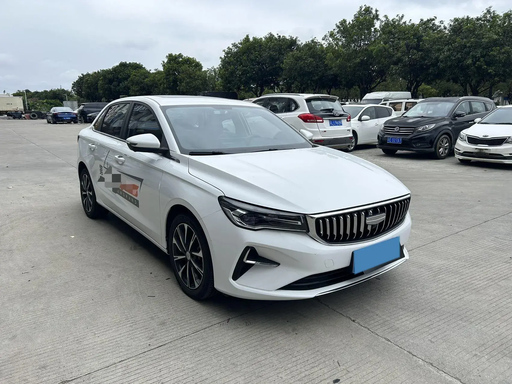 2025 GEELY EMGRAND thumbnail 2