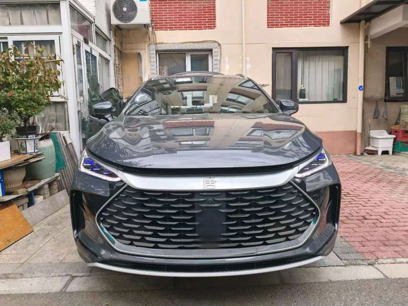 2024 BYD TANG thumbnail 2