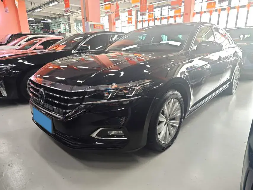 2020 VOLKSWAGEN PASSAT view 1