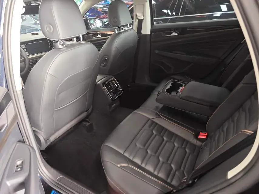 2020 VOLKSWAGEN PASSAT thumbnail 4