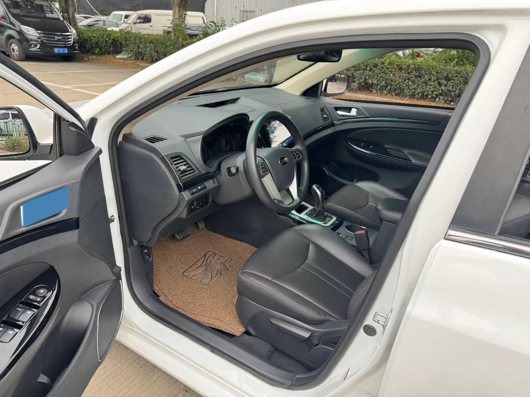 2018 BYD E5 thumbnail 4