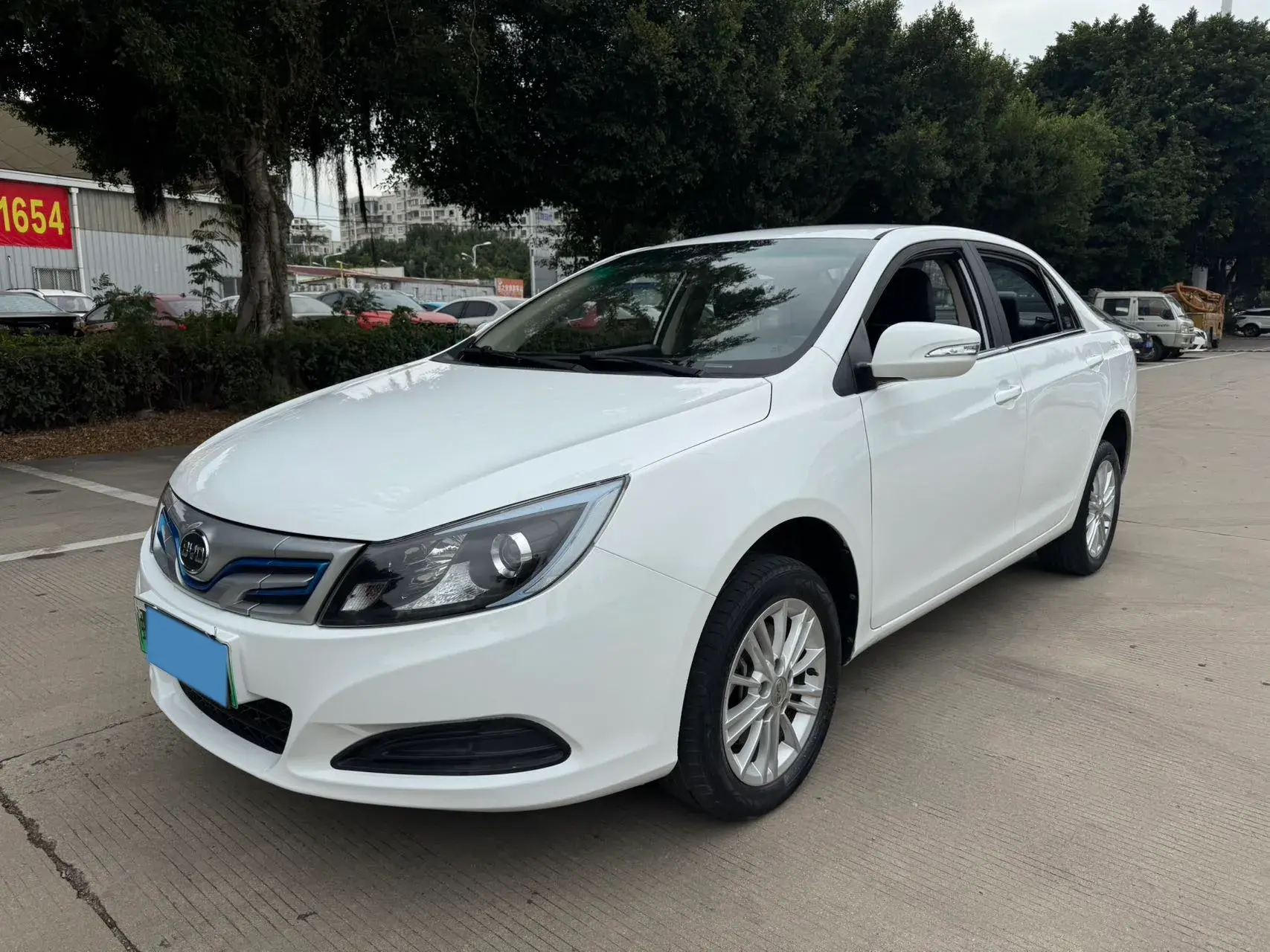 2018 BYD E5 view 1