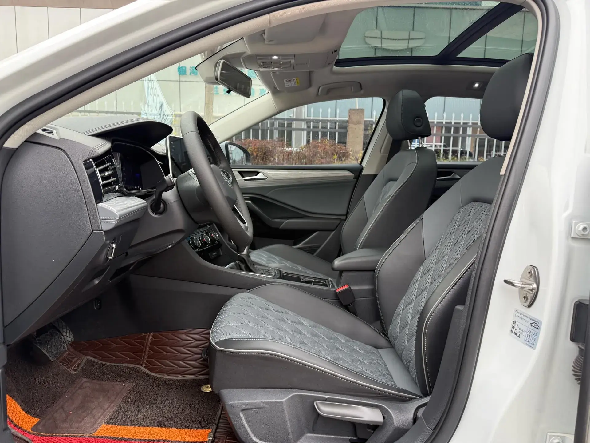 2023 VOLKSWAGEN SAGITAR thumbnail 3