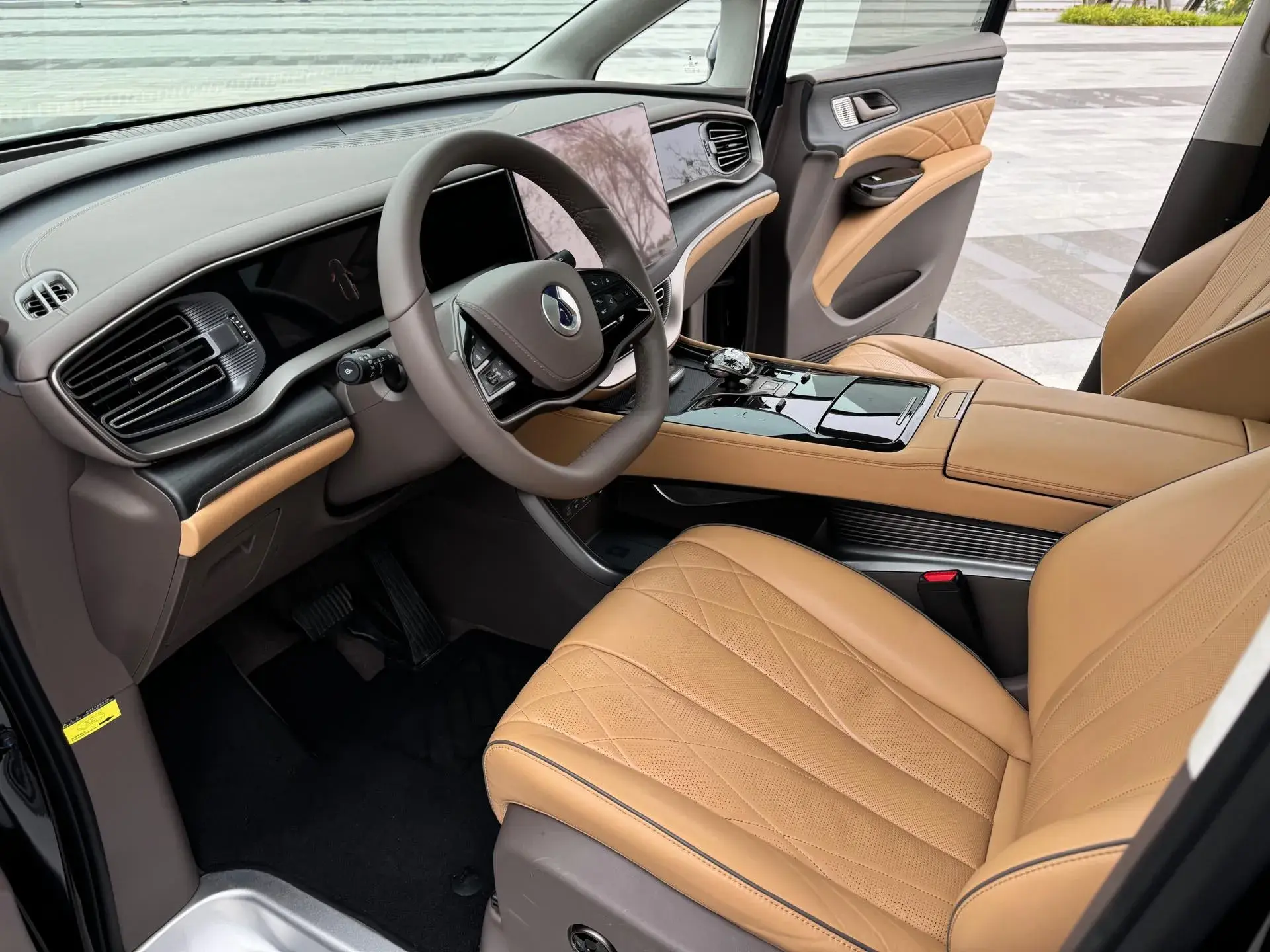 2022 DENZA D9 thumbnail 3