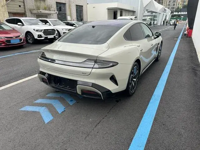 2024 MI SU7 thumbnail 3