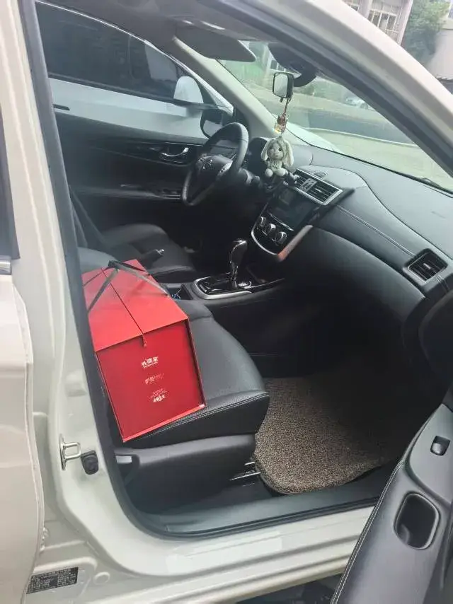 2024 NISSAN TIIDA thumbnail 2