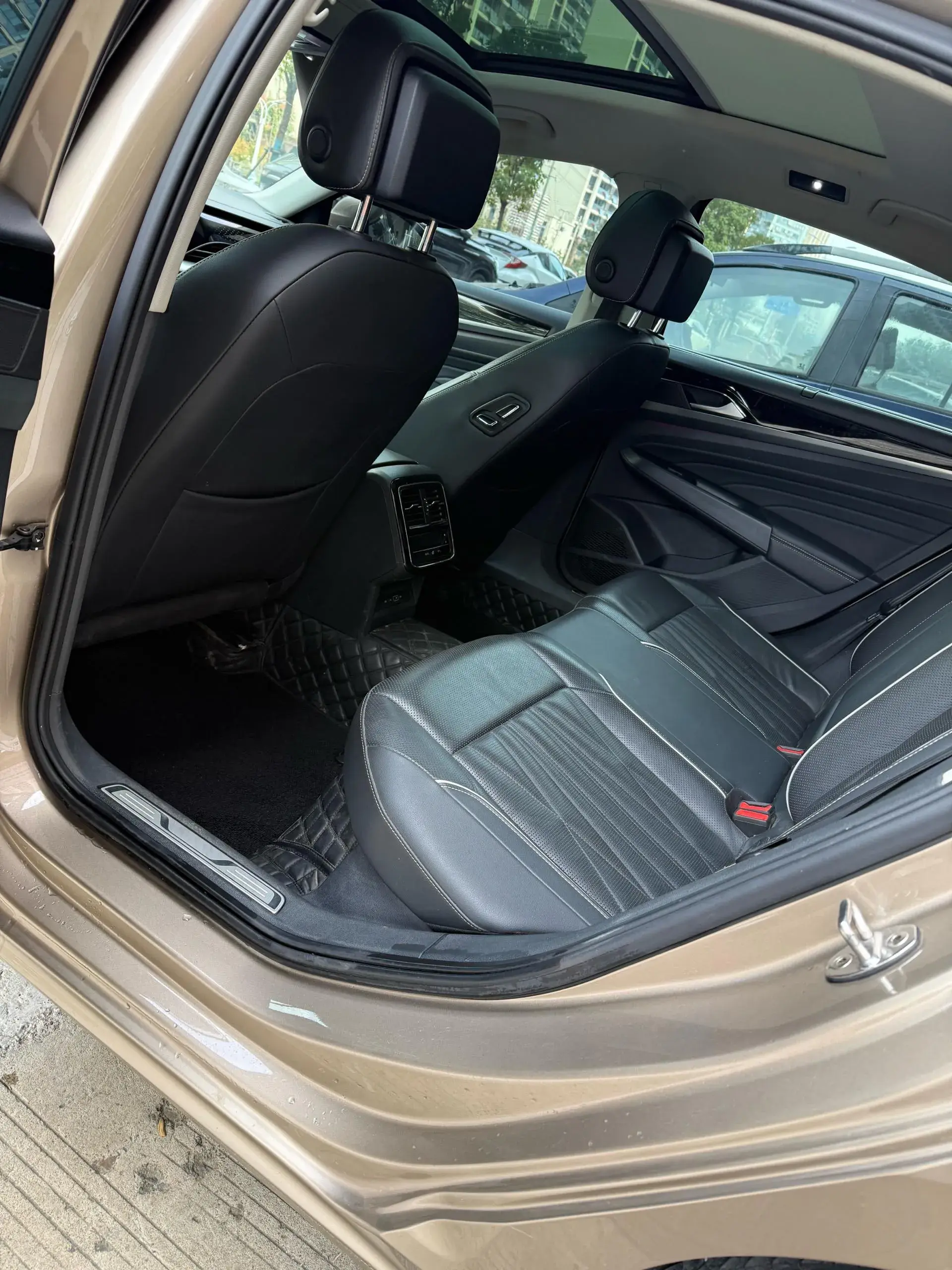 2022 VOLKSWAGEN PASSAT thumbnail 4