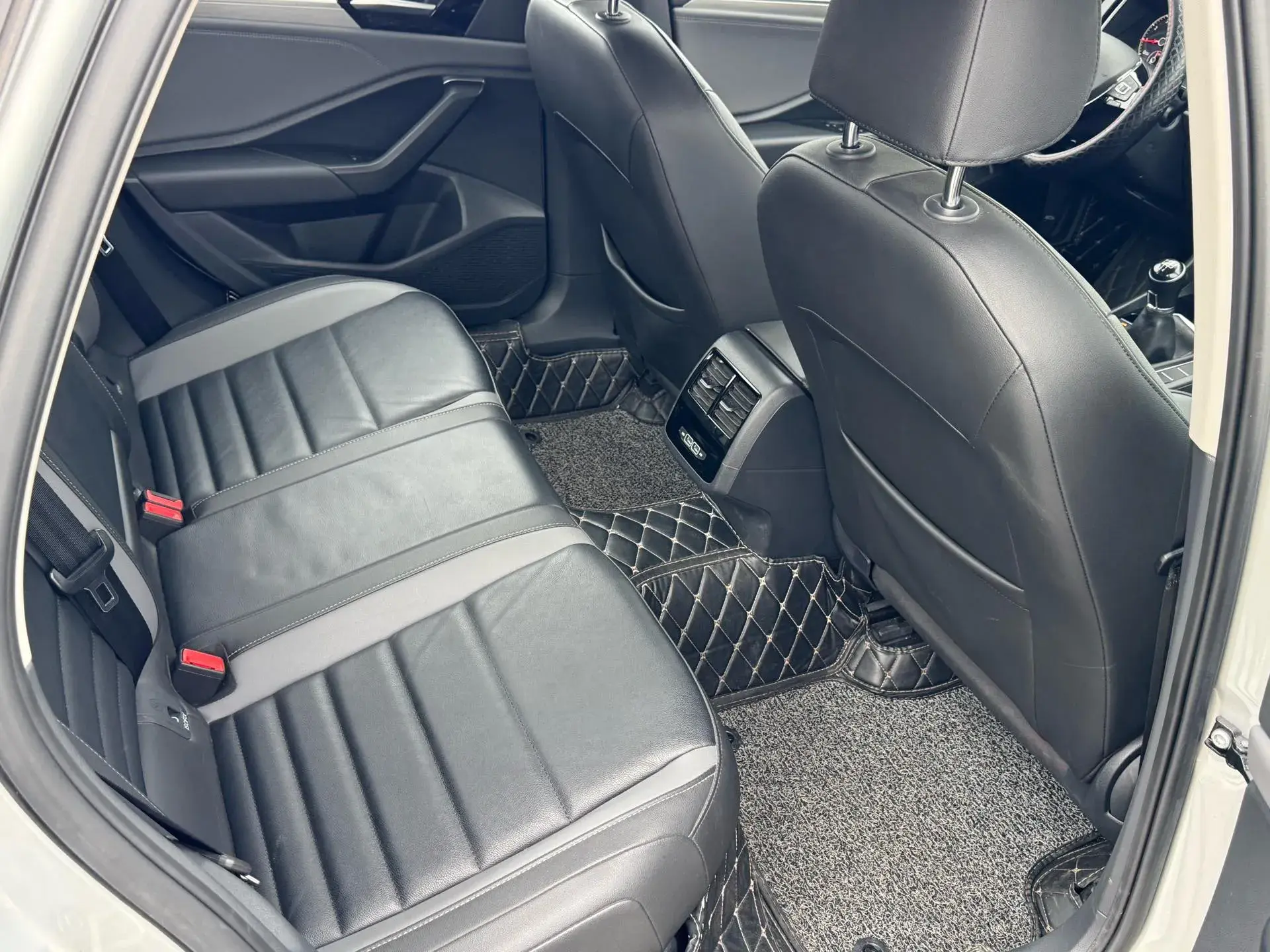 2020 VOLKSWAGEN SAGITAR thumbnail 4