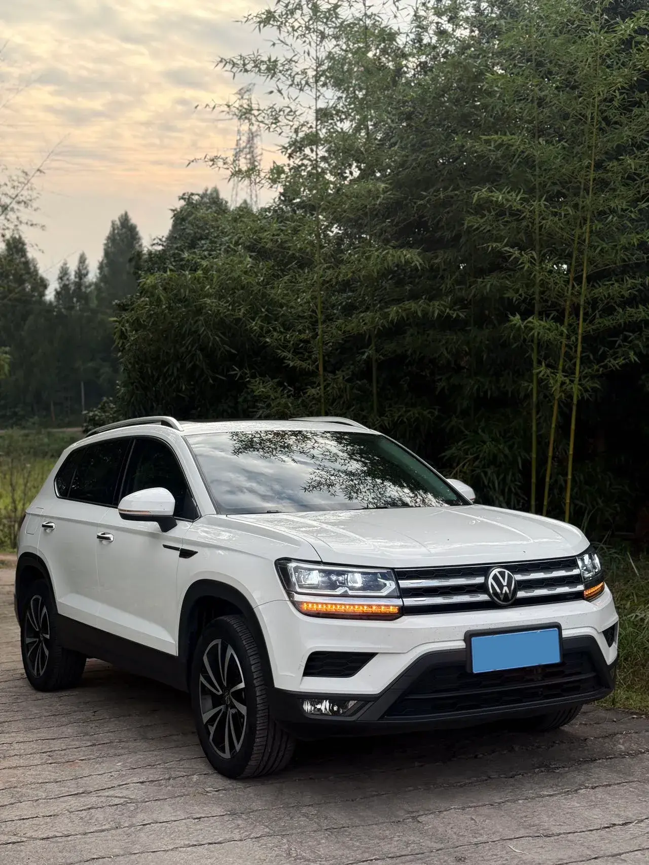 2021 VOLKSWAGEN THARU thumbnail 2