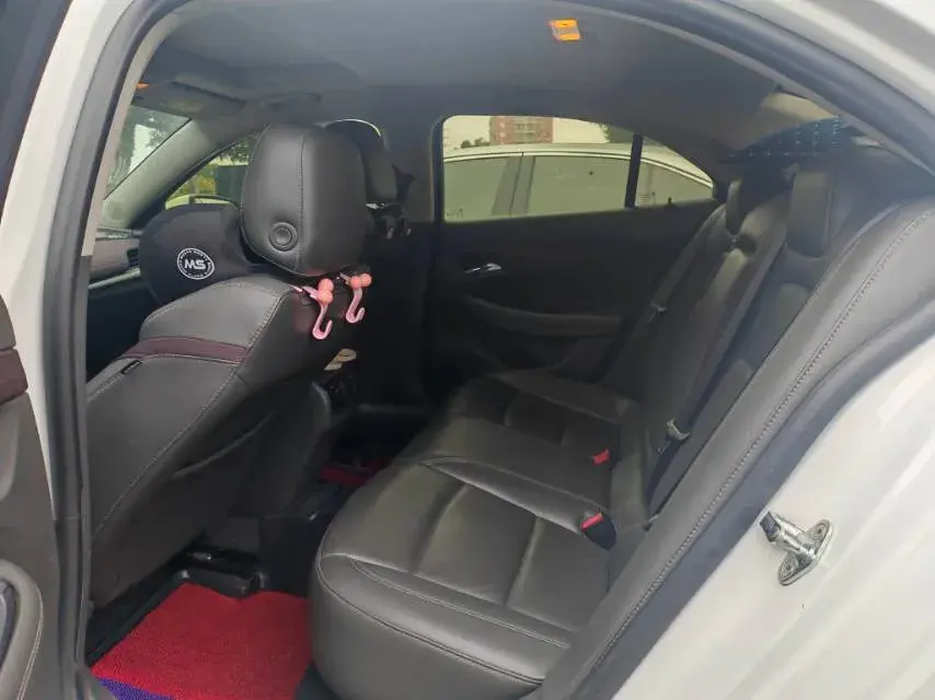 2018 CHEVROLET MALIBU thumbnail 3