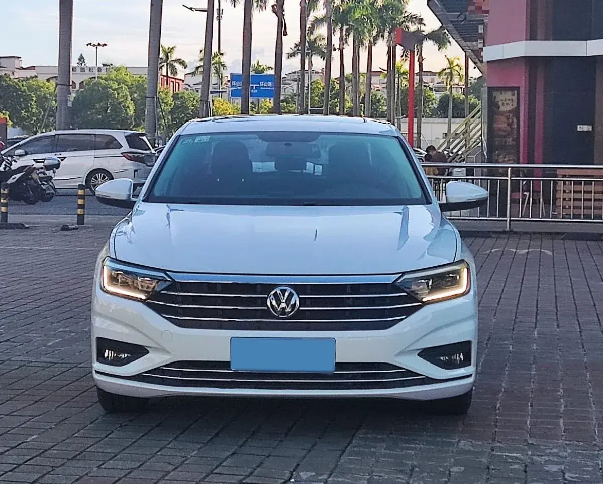 2019 VOLKSWAGEN SAGITAR thumbnail 3