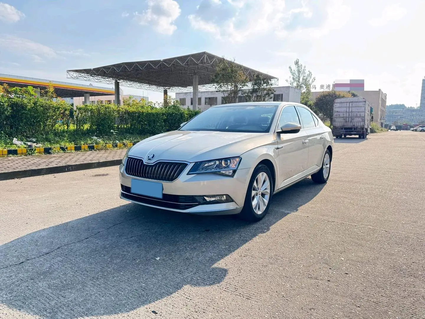 2018 SKODA SUPERB view 1