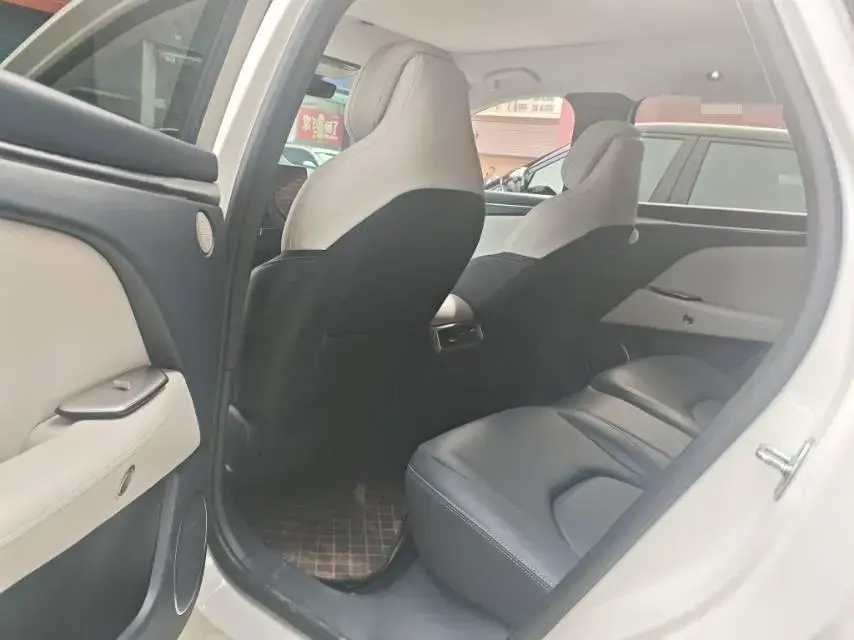 2025 ARCFOX ΑT5 thumbnail 2