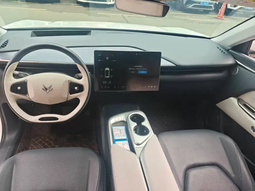 2025 ARCFOX ΑT5 thumbnail 3