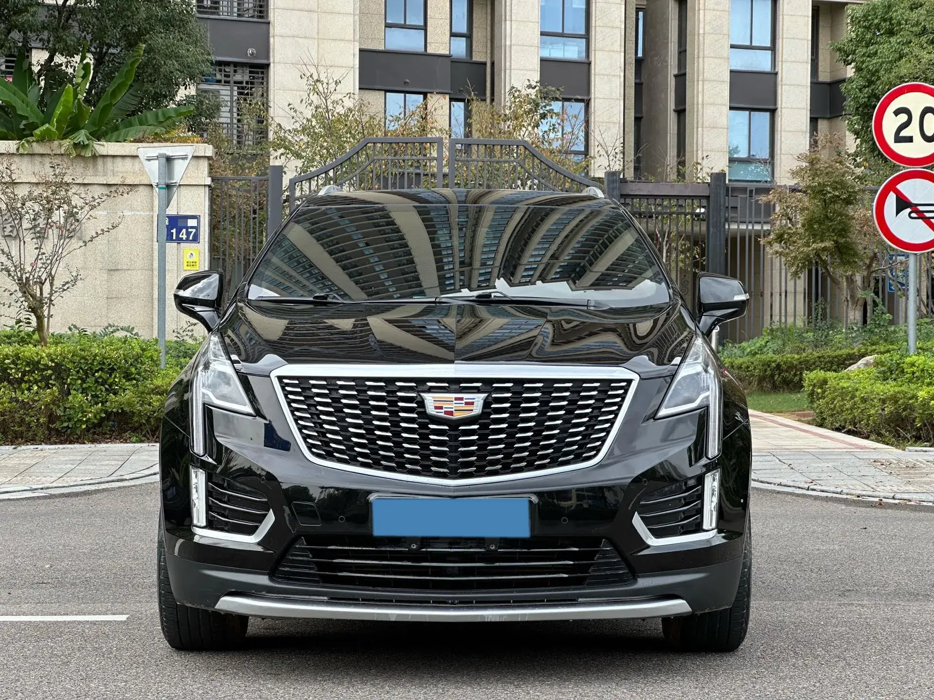 2022 CADILLAC XT5 thumbnail 2