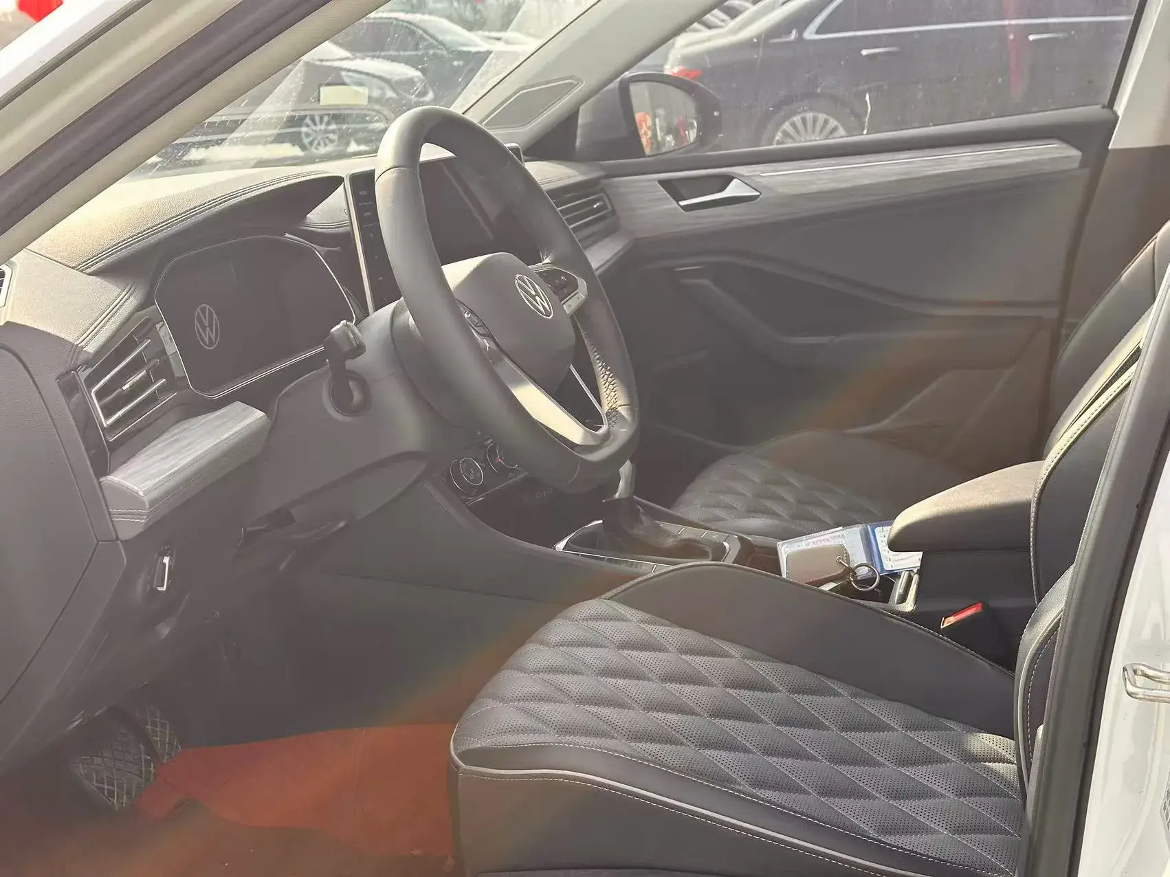 2023 VOLKSWAGEN SAGITAR thumbnail 4