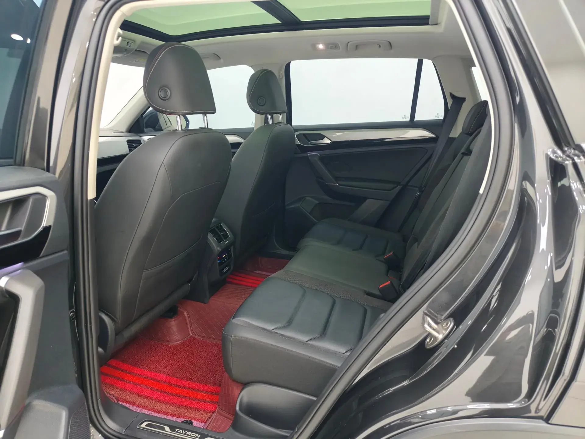 2022 VOLKSWAGEN TAYRON thumbnail 3